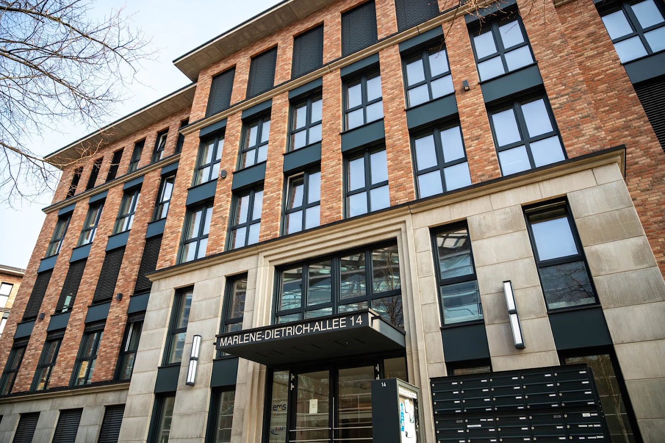 Gebäude an der Marlene-Dietrich-Allee 14 in Potsdam